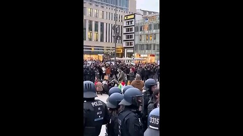 Germany - This is how they deal with "Peaceful demonstrations" - Maybe the US can learn something?