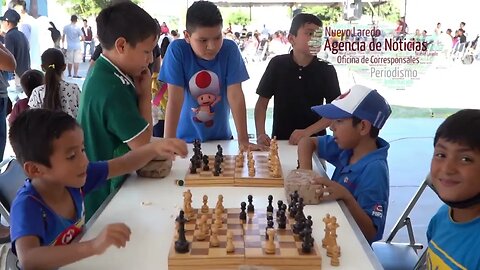 Se divierten vecinos de Valles del Paraíso con “Tarde Social UNE”