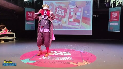 Chapeleiro Maluco de Alice no País das Maravilhas no Concurso Cosplay Lip Sync Challenge na Poc Con