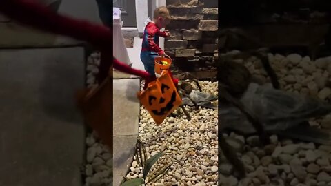 TRICK or TREATING 2022 PART 2 #shorts #trickortreat #trickortreating #trickortreat2022