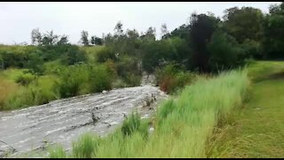 Rain causes flash flooding in Johannesburg (fEj)