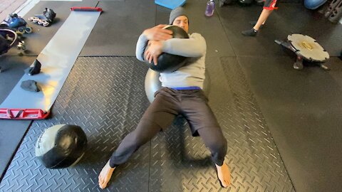 Exercise Technique #8 Medicine Ball: Supine Rotations