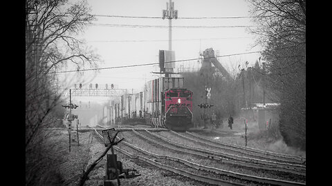 FREE Office Chair! Railfanning on the BNSF at Burlington Park in Naperville