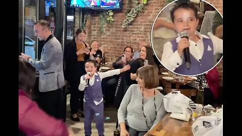 Talented Tot stuns NYC restaurant crowd with singing skills