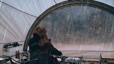 Solo Camping in the Stormy Rain ☔️ On a rainy and windy day, I relexed in a cozy and hot tent⛺️