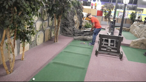 3 Craziest Mini Golf Shots in U.S. History 😱