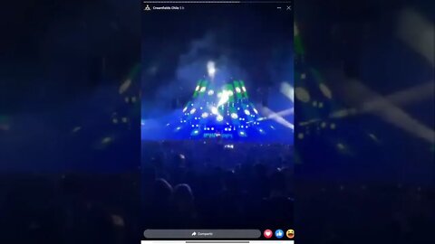 En las Historias de Creamfields Chile 2022, En las 2 con el Estabilizador, Saltando y Bailando 🙋