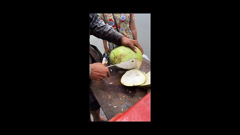 Green coconut cutting