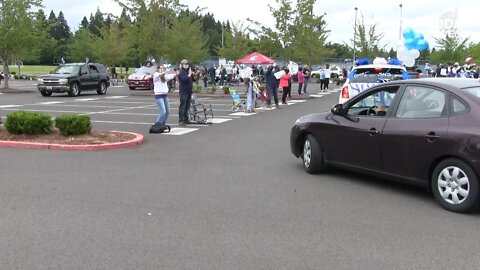 School closure doesn’t keep Skyview seniors from honoring their teachers