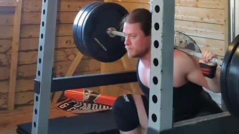 155 Kgs x 2 Paused Squats top set.