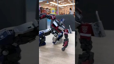 Robot Biến Hình - Transformers - Optimus Prime - Posing In Aeon Mall - Siêu Thị Nhật Bản