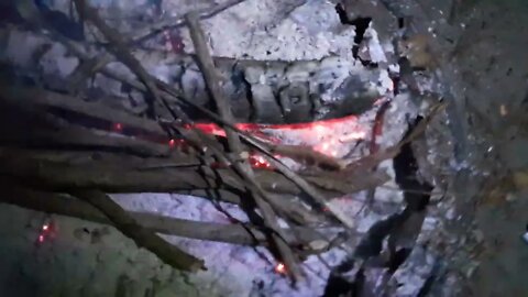 stoke the fire - [bushcraft: no tools]