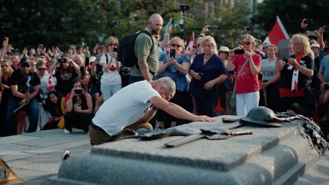 James Topp Arrives at Tomb of the Unknown Soldier