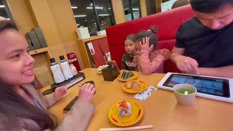 MOMMY’S SISTER TAKES US TO EAT JAPANESE CONVEYOR SUSHI (first night in Japan)