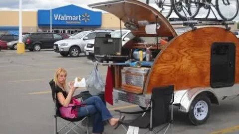 Hilarious things you only see at Walmart | Waiting at Walmart Part 19