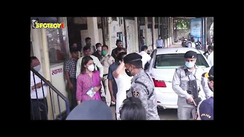 Kangana Ranaut and sister Rangoli arrive at Bandra police station to record their statements