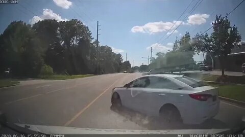 Idiots In Cars - US Car Crash Compilation 2022 - Dashcam Road Rage #04