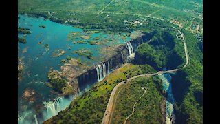 Views of Victoria Falls on foot