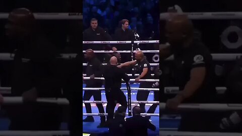 INTENSE MOMENT between Anthony Joshua and Jermaine Franklin #anthonyjoshua #boxing #jermainefranklin