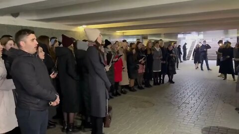 ❤️👏 KIEV - SINGING PRAISES WHILE SHELTERING IN A SUBWAY. Christian faith in action.