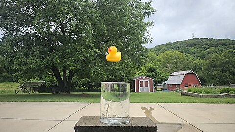 Slow Motion Rubber Duck Drop / Splash