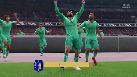 Fifa20 FUT Squad Battles - Lionel Messi sends in a curling finesse goal