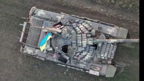 Russian drone drops Grenade in a Ukraine tank