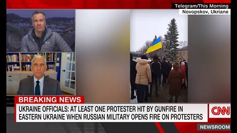 Crowd of Ukrainian protesters stands ground as gunfire starts | BREAKING NEWS Ukraine Russia war