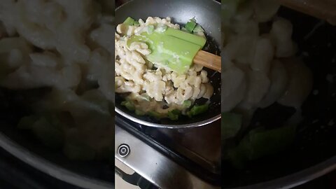 White cream pasta, flaming pasta, Alfredo sauce