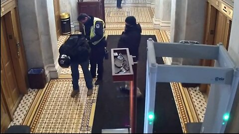 Jan 6 - Antifa or FBI Pretending To Be Protester Uncuffed By Capitol Police & Gets A Fist Bump