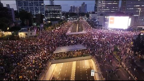 100,000 Israeli 🇮🇱 citizens in Tel Aviv ask for Netanyahu to resign