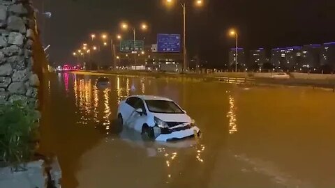 FLOODING NOW IN TEL AVIV