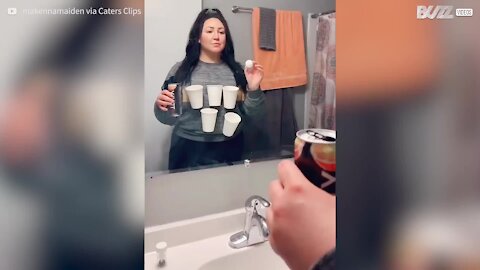 Confinée, elle joue au beer pong contre elle-même