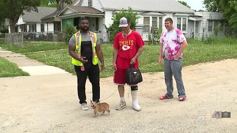 KC-area postal workers saves residents from apartment fire