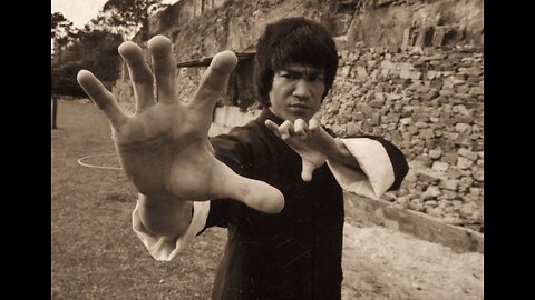 Cross kick Studio Films Bruce Lee Enter the Dragon