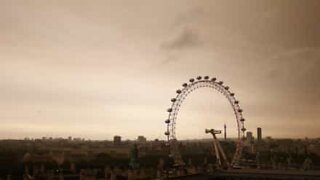 Himlen över London färgas i sepia