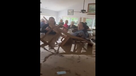 NORTH CAROLINA FAMILY💦🌊🏡👨‍👩‍👧‍👦🌊🚐TRAPPED INSIDE FLOODED HOME💦🌊🏡🌊💫