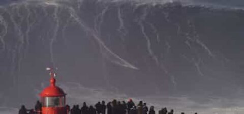 Sebastian Steudtner surfs giant wave in Nazaré