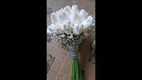 White flowers arrangements 😍