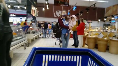 Sâmbătă Carrefour - aproape ora 18 ( în "pandemie".