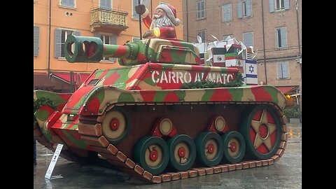 BABBO NATALE SU CARRO ARMATO E SU ELICOTTERI MILITARI AMERICANI