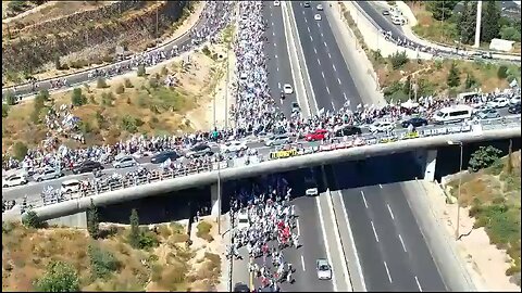 Several Thousand march from Tel Aviv to Jerusalem along a highway in protest of government reform