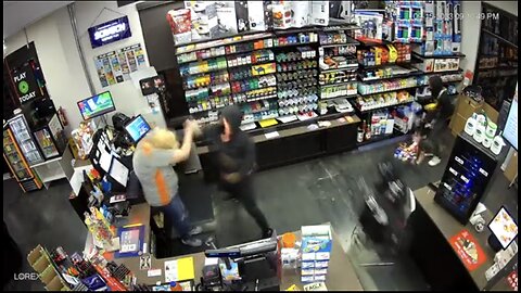 Teenagers beat and rob an elderly woman working at convenience store