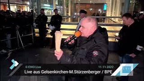 Ehem. Polizist Gernot Tegetmeyer verteidigt das Grundgesetz in Gelsenkirchen /BPE-Kundgebung