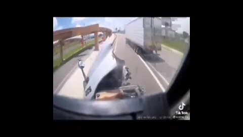 Hood Ripped #shorts #dashcams #fails #baddrivers