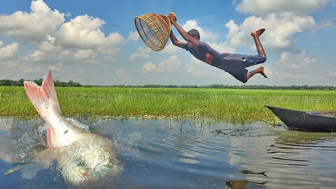 Amazing Daily Life Best Boat Fishing Video😏Village Traditional Beautiful River Fishing Flood Water