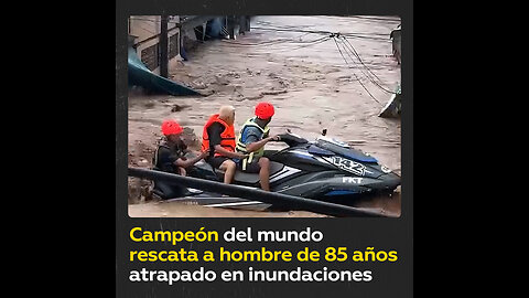 Anciano es salvado de una inundación por una estrella deportiva