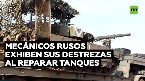 Mecánicos rusos exhiben sus destrezas al reparar tanques