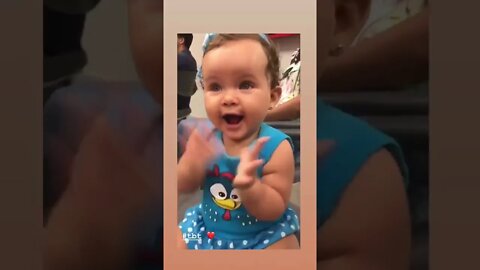 FUI AO BANCO VESTIDA DE GALINHA PINTADINHA E FIQUEI BATENDO PALMINHAS DE ALEGRIA LINDA BEBE #shorts