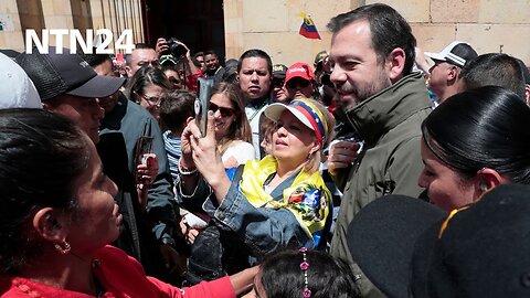 Alcalde de Bogotá acompañó la movilización de venezolanos y criticó la propuesta de Petro